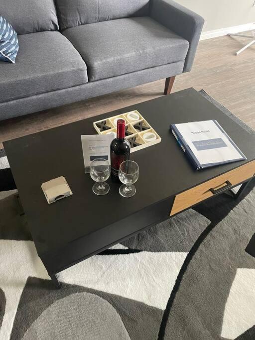 Wonderful 2-Bedroom Apartment Camrose Eksteriør billede